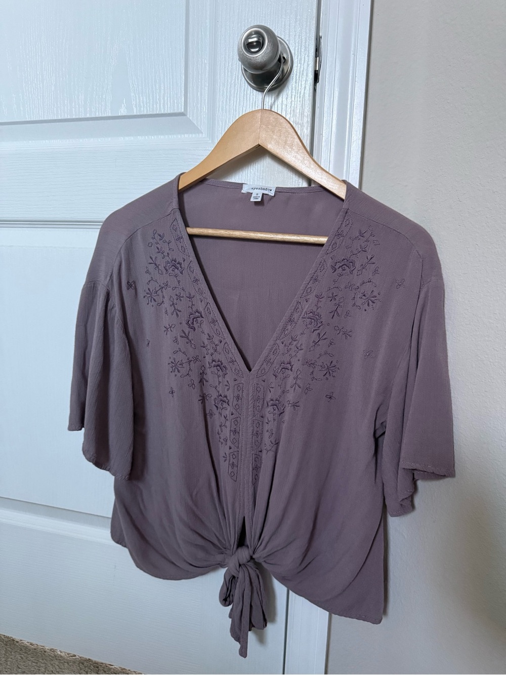 Eyeshadow Mauve Embroidered Tie Front Top Size S